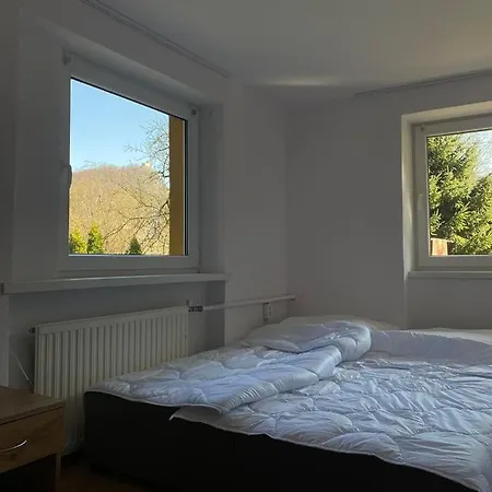 Goscinne Kurza Zagroda Апартаменты Еленя-Гура